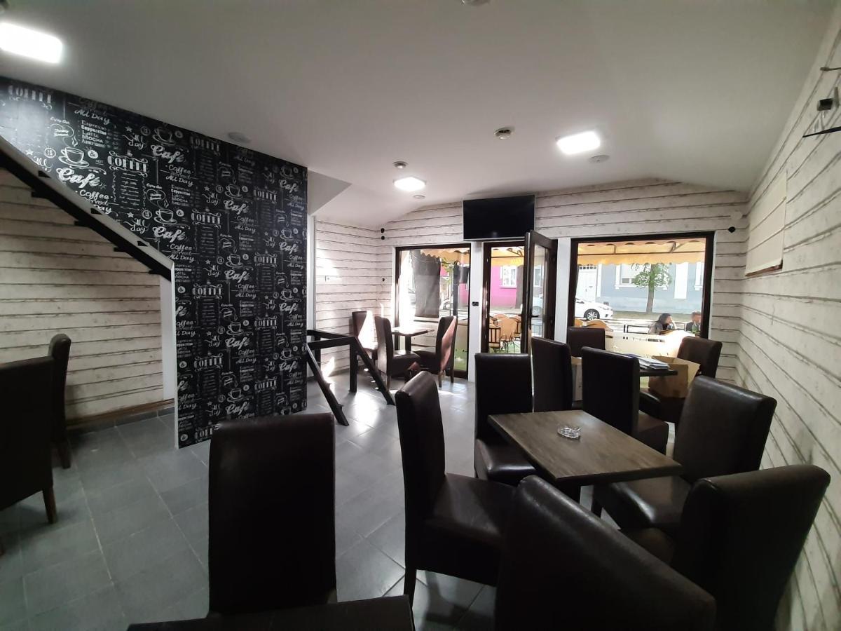 Bed&Breakfast Intermezzo Caffe Kikinda 外观 照片