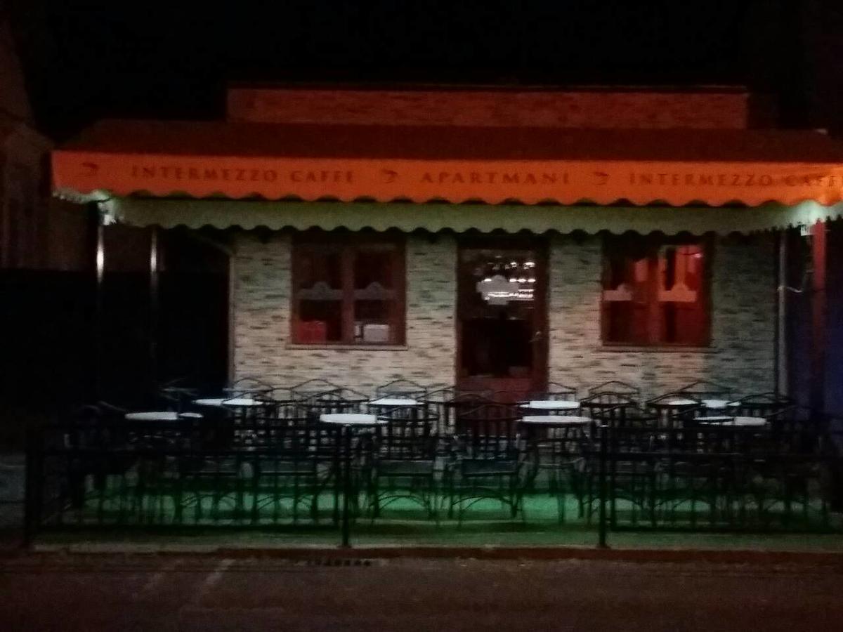 Bed&Breakfast Intermezzo Caffe Kikinda 外观 照片